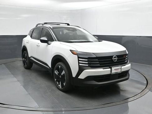 New 2026 Nissan Kicks SR w/ Cold Weather Package FWD image 17