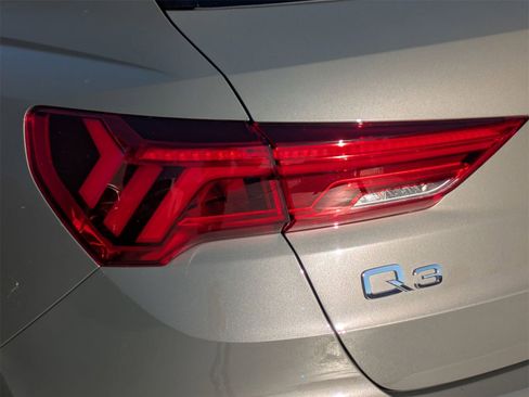 Used 2023 Audi Q3 2.0T Premium w/ Convenience Package image 18