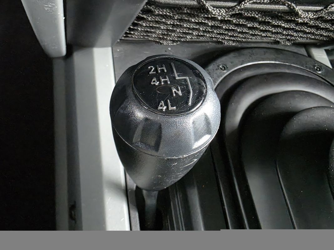 Used 2010 Jeep Wrangler Unlimited Sahara w/ Dual Top Group AWD/4WD image 31