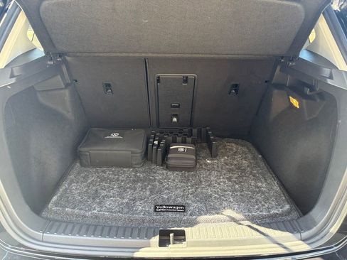 Used 2022 Volkswagen Taos SE image 32