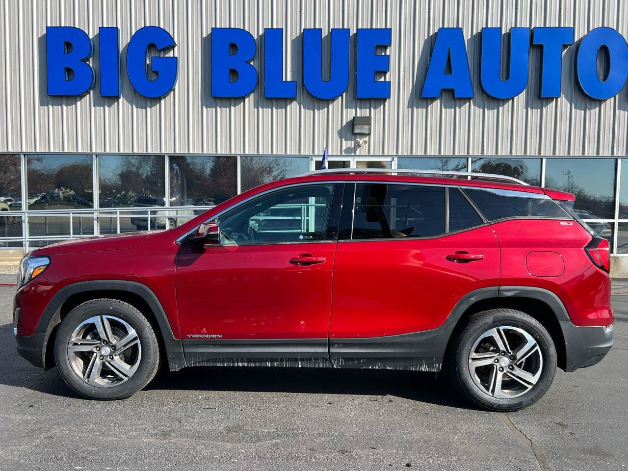 Used 2019 GMC Terrain SLT w/ Preferred Package FWD image 2