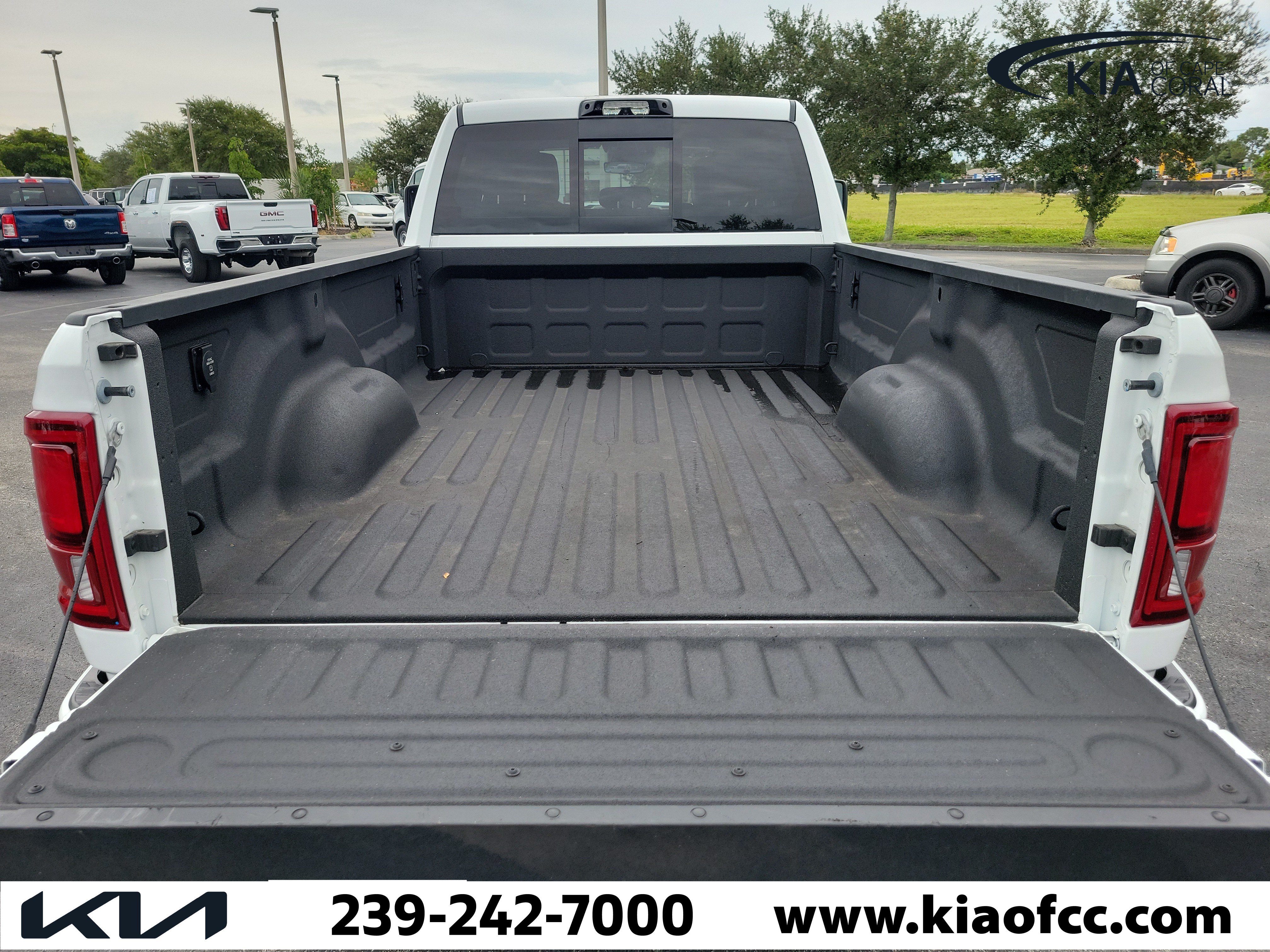 Used 2025 RAM 2500 Limited AWD/4WD image 10