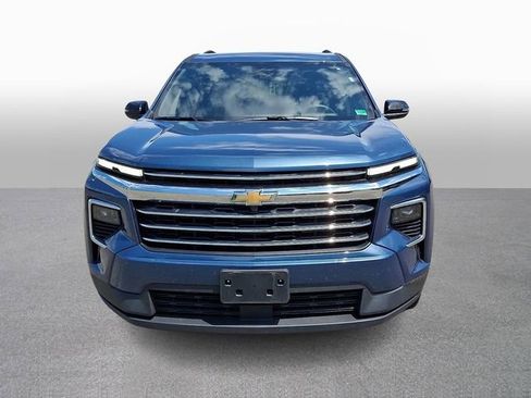Used 2026 Chevrolet Traverse LT AWD/4WD image 2