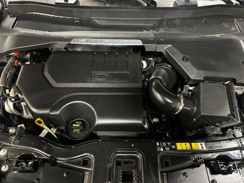 Used 2025 Land Rover Discovery Sport S image 30