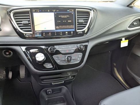 New 2026 Chrysler Pacifica Select image 20