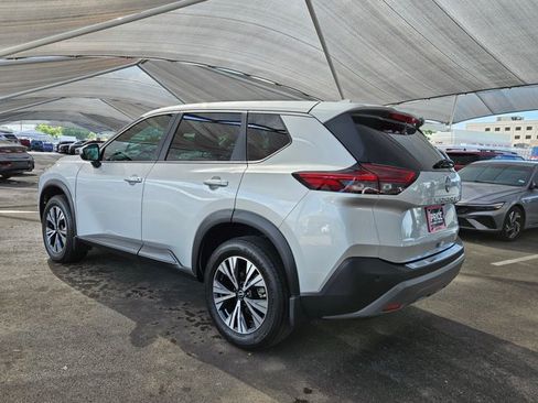 Used 2022 Nissan Rogue SV FWD image 8