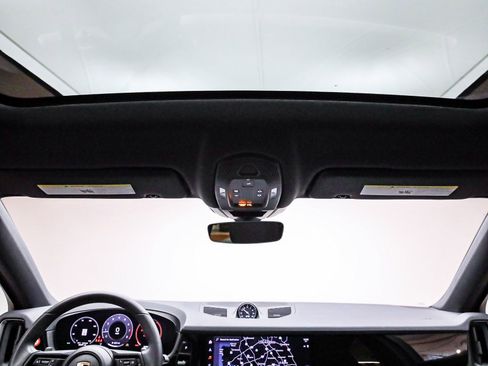 Certified 2025 Porsche Cayenne image 20