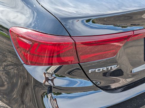 Certified 2024 Kia Forte LXS w/ LXS Technology Package FWD image 17