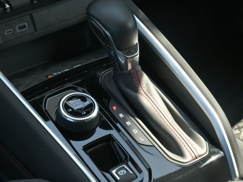 Used 2024 Chevrolet Colorado Z71 w/ Z71 Convenience Package 2 image 26