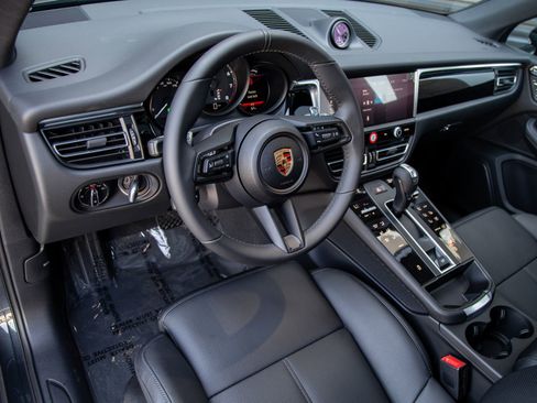 New 2026 Porsche Macan AWD/4WD image 4