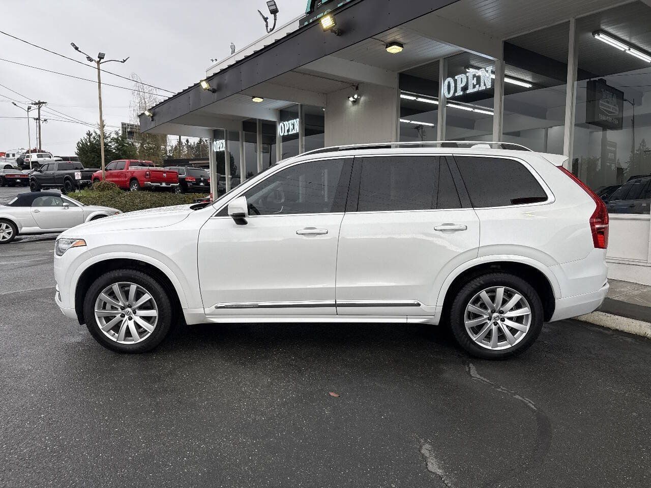 Used 2016 Volvo XC90 T6 Momentum w/ Momentum Plus Package AWD/4WD image 4