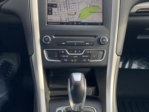 Used 2016 Ford Fusion SE w/ Equipment Group 202A AWD/4WD image 23