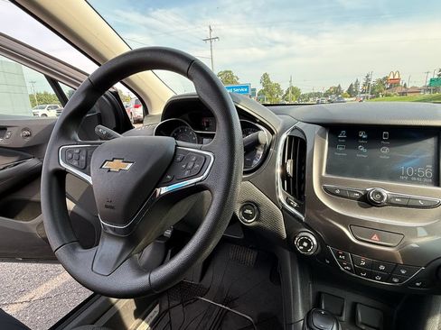Certified 2018 Chevrolet Cruze LT w/ Convenience Package FWD image 20