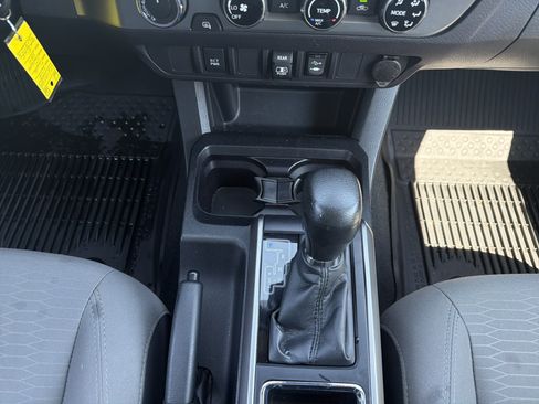 Certified 2018 Toyota Tacoma SR5 AWD/4WD image 20