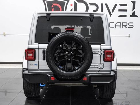 Used 2022 Jeep Wrangler Unlimited Sahara w/ Cold Weather Group AWD/4WD image 11