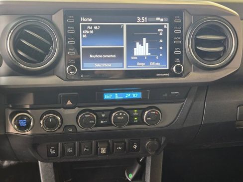 Used 2022 Toyota Tacoma TRD Sport w/ Technology Package image 24