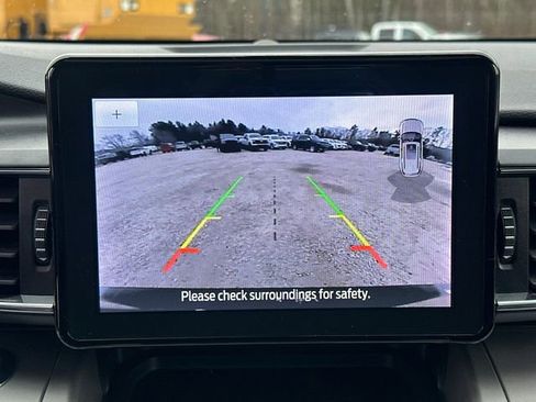 Certified 2022 Ford Explorer XLT w/ Equipment Group 202A image 37