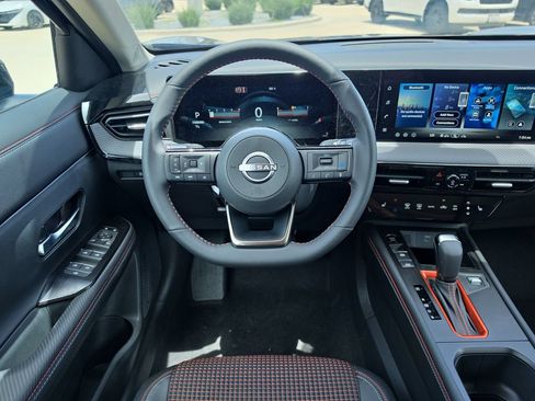 New 2026 Nissan Kicks SR w/ SR Premium Package FWD image 15