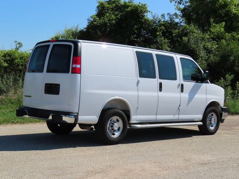 Used 2025 Chevrolet Express 2500 w/ Driver Convenience Package RWD image 3