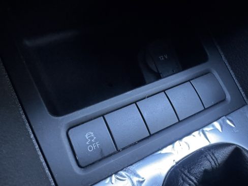 Used 2012 Volkswagen Golf 2.5L image 26