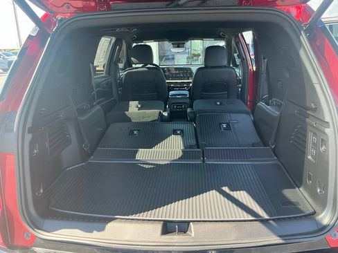 Used 2026 Chevrolet Traverse High Country w/ LPO, Floor Liner Package FWD image 33