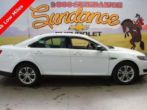 Used 2018 Ford Taurus SE image 1