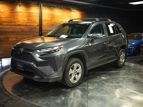 Used 2022 Toyota RAV4 XLE w/ Convenience Package FWD image 2