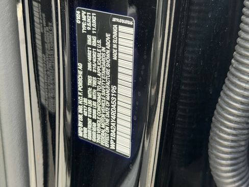 Certified 2024 Porsche Cayenne Coupe image 40