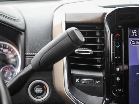 Used 2024 RAM 2500 Laramie AWD/4WD image 19