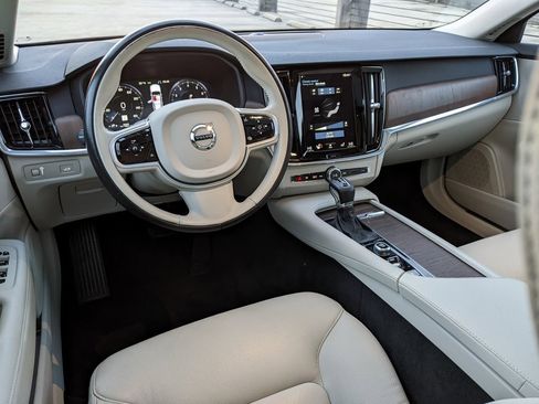 Used 2021 Volvo V90 T6 Cross Country w/ Climate Package image 12