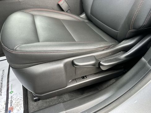 Used 2025 Chevrolet Trax RS w/ Sunroof Package image 12