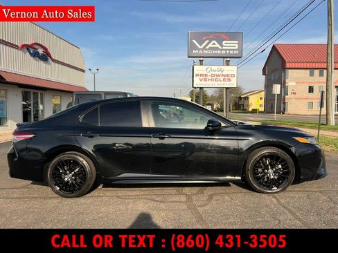 Used 2019 Toyota Camry SE image 4
