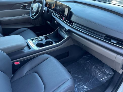 New 2026 Kia Carnival EX image 16
