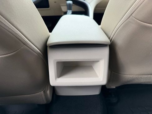 Certified 2020 Toyota Camry LE image 31