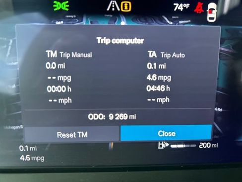 Certified 2025 Volvo XC40 B5 Plus AWD/4WD image 25
