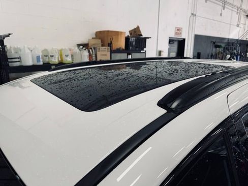 Used 2025 Chrysler Pacifica Limited FWD image 10