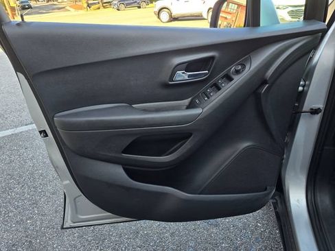 Used 2020 Chevrolet Trax LS FWD image 7