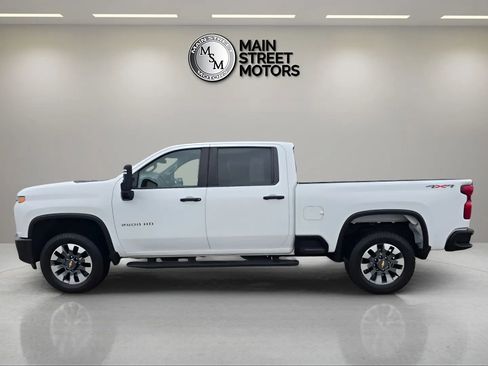 Used 2022 Chevrolet Silverado 2500 Custom w/ Custom Value Package image 2