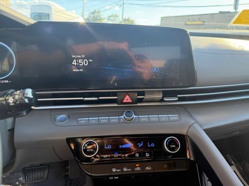 Used 2024 Hyundai Elantra SEL FWD image 33