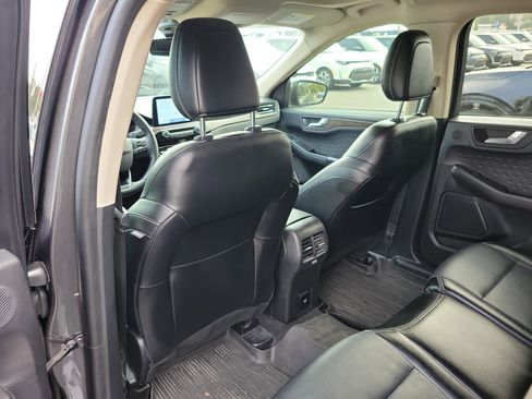 Used 2020 Ford Escape Titanium image 17