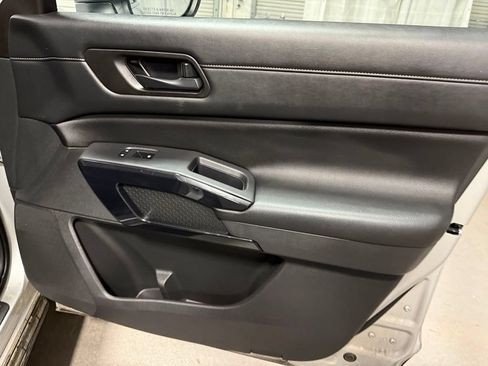 Used 2024 Nissan Pathfinder SV FWD image 10