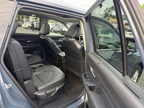 Used 2025 Toyota Grand Highlander AWD image 20