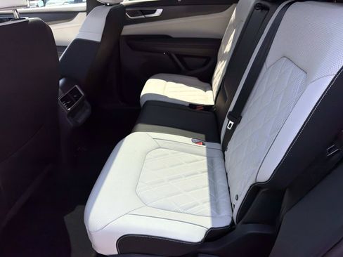 Certified 2025 Volkswagen Atlas Cross Sport SEL Premium R-Line AWD/4WD image 11