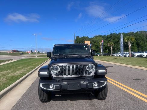 Certified 2025 Jeep Wrangler Unlimited Sahara AWD/4WD image 9