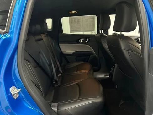 Used 2025 Jeep Compass Limited AWD/4WD image 17