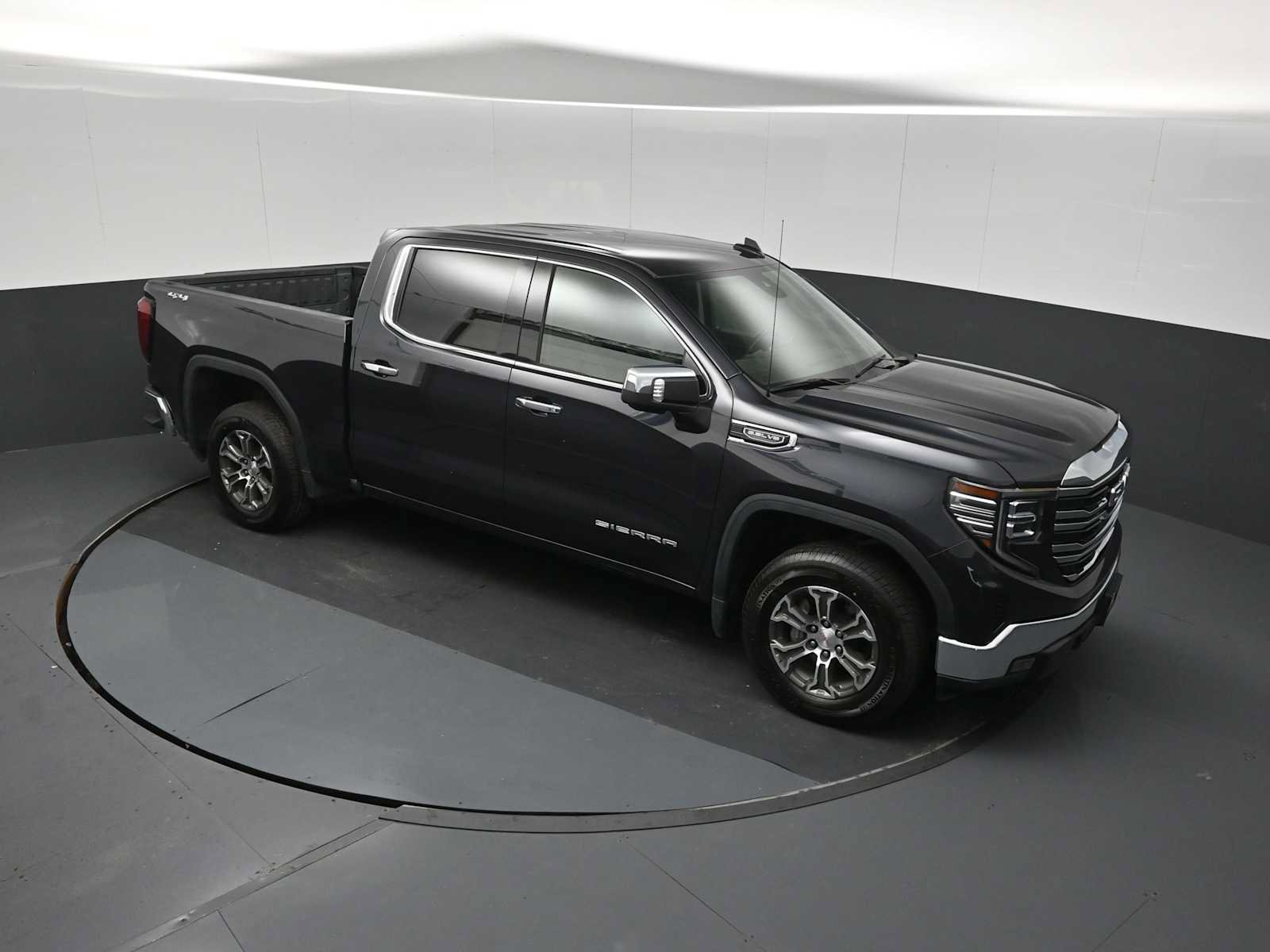Used 2025 GMC Sierra 1500 SLT AWD/4WD image 10