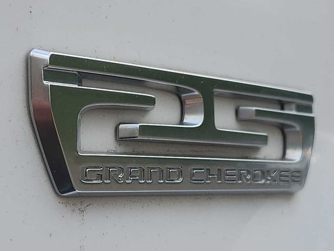 Certified 2018 Jeep Grand Cherokee Limited AWD/4WD image 30