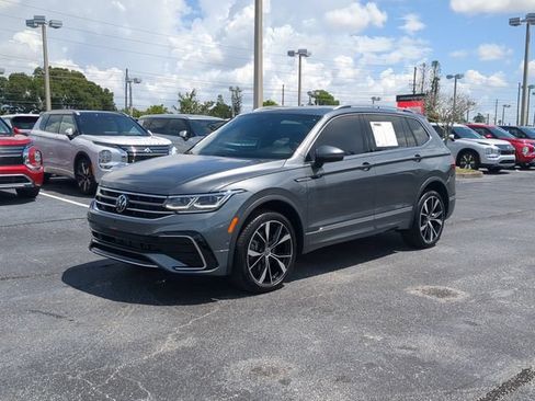 Used 2023 Volkswagen Tiguan SEL R-Line AWD/4WD image 2