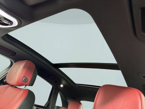 Certified 2025 Porsche Macan AWD/4WD image 21