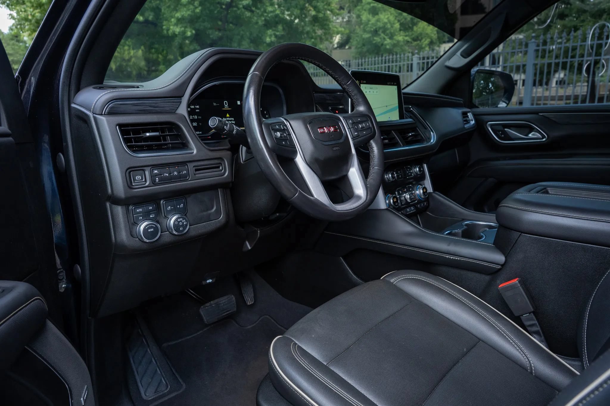 Used 2022 GMC Yukon XL SLT AWD/4WD image 10